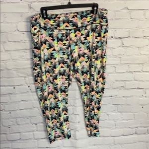 𝅺MULTICOLOR Active Capris | Size 2x